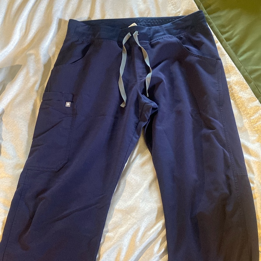 EUC women’s scrub pants Kade